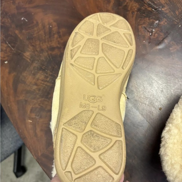 UGG beige snow boots women’s 9 short pull on suede sheepskin - Picture 3 of 4